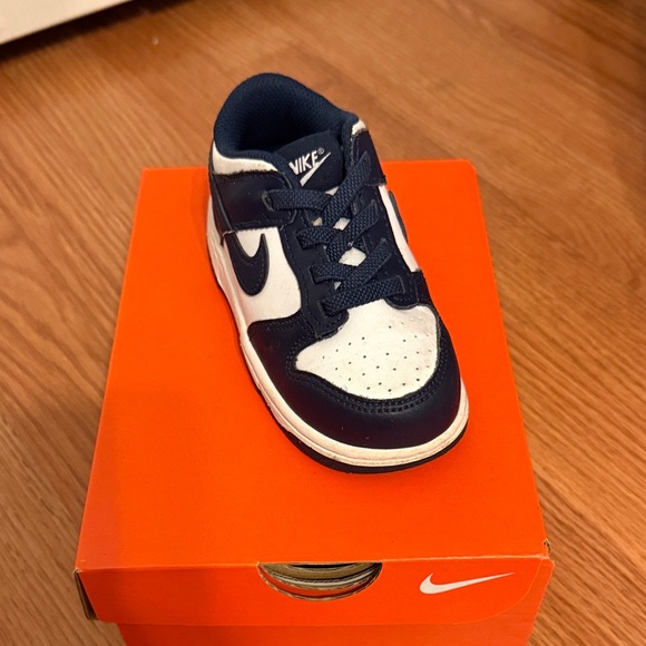 Size 8C Nike Dunk Navy and White - Picture 2 of 2